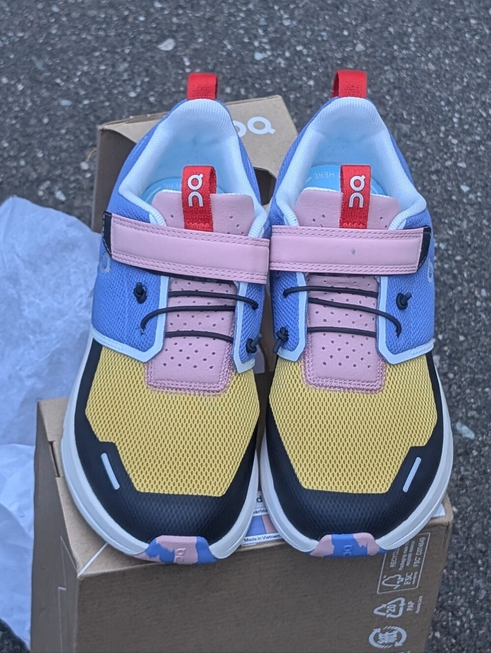 On Running Cloud Play kids' sneakers (NEW) blue, and pink colorway